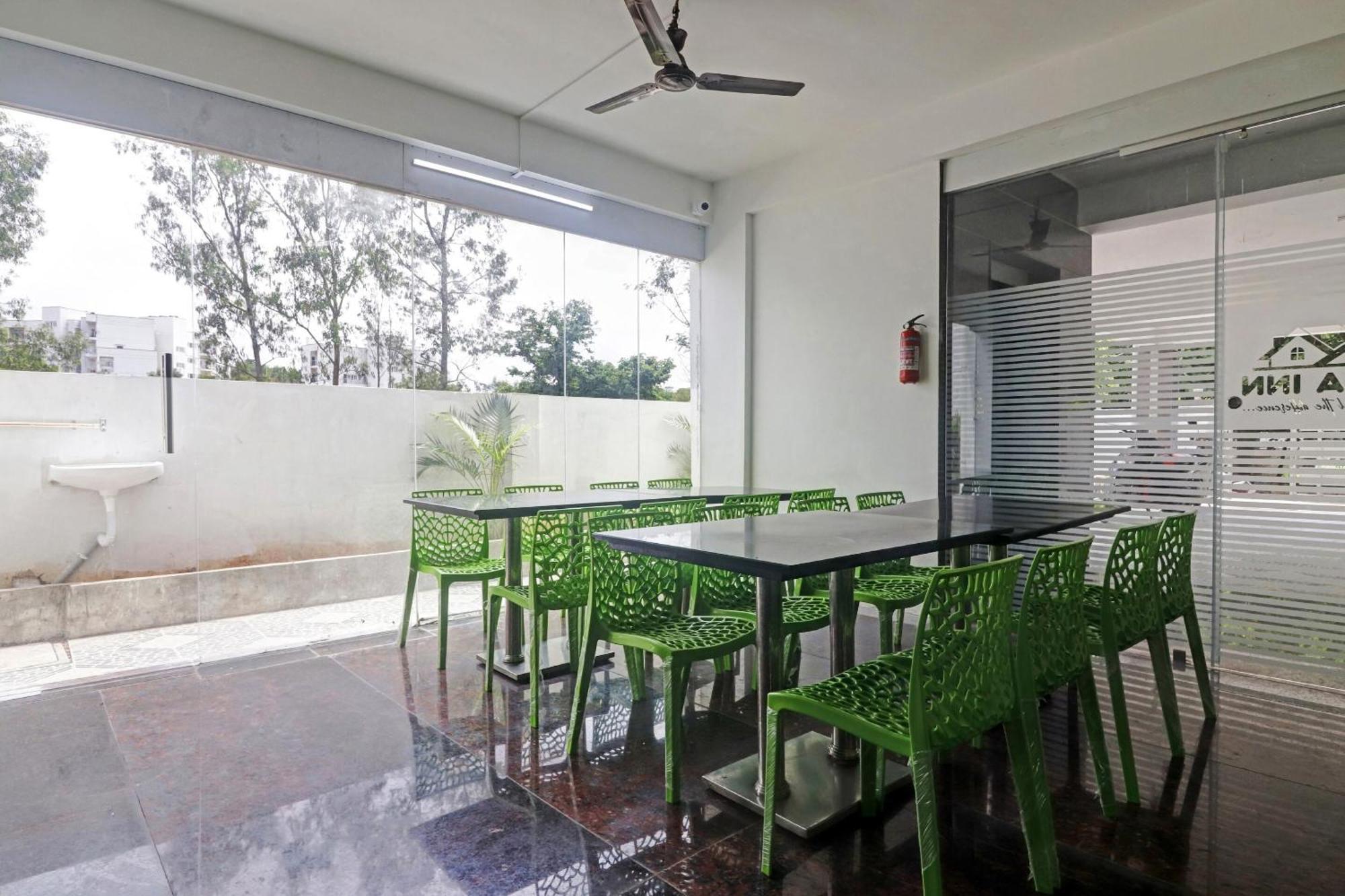 Super Capital O Srinika Inn Gachibowli Exterior foto