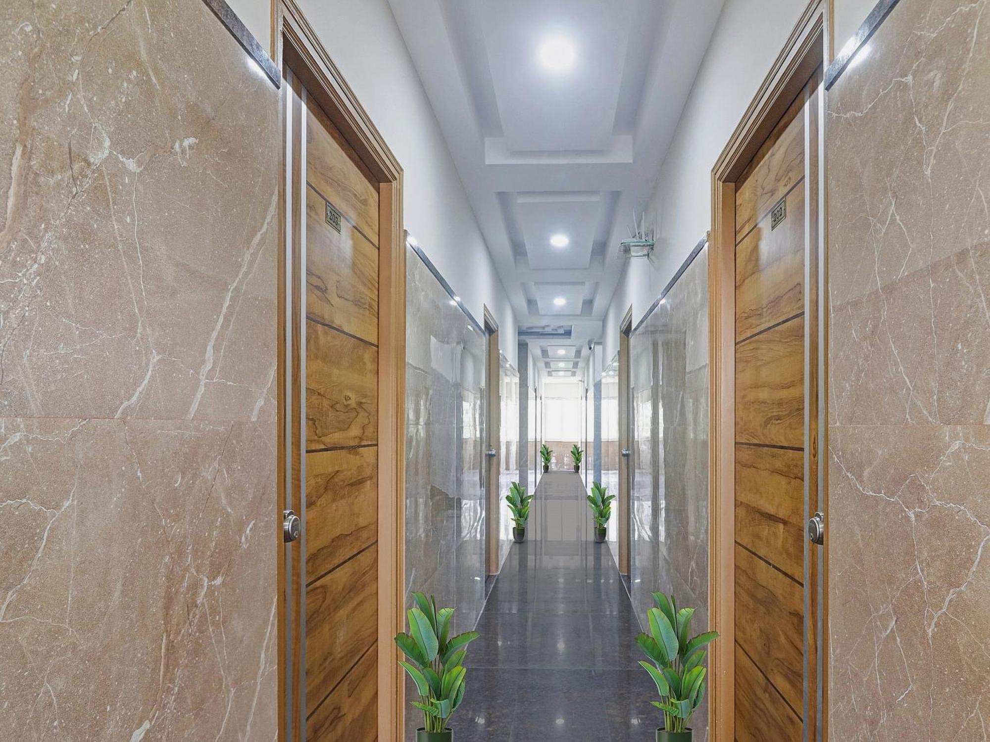 Super Capital O Srinika Inn Gachibowli Exterior foto